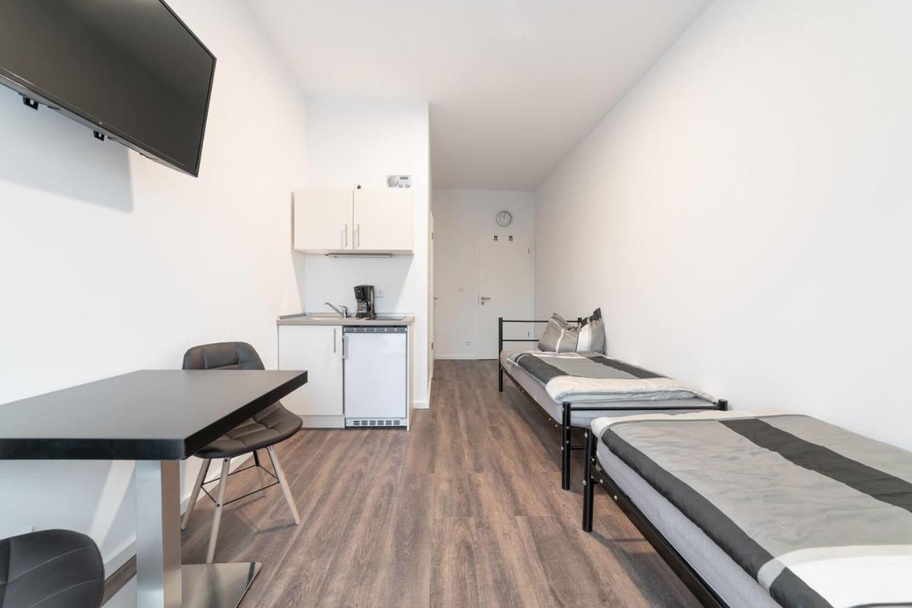 Monteurzimmer Berlin Pankow Mit Dachterrasse - Nur 10 Min. Von Der A10 - 3 Zimmer/ 7 Betten מראה חיצוני תמונה