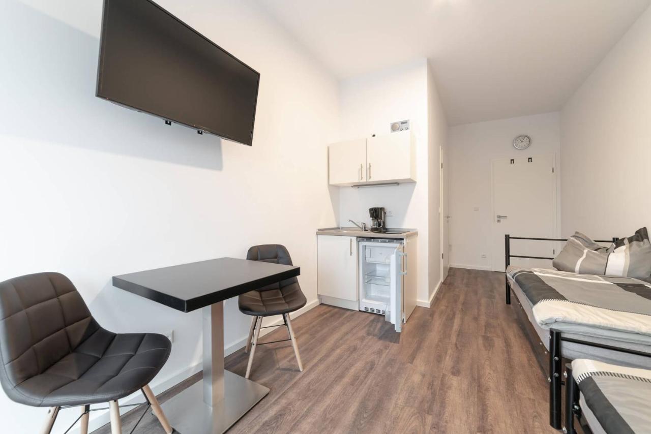 Monteurzimmer Berlin Pankow Mit Dachterrasse - Nur 10 Min. Von Der A10 - 3 Zimmer/ 7 Betten מראה חיצוני תמונה